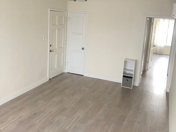 5th image of 1731 Cabrillo Ave APT 2