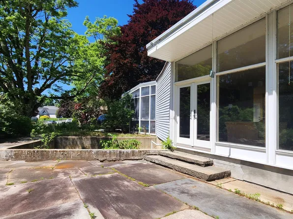 106 McLane Lane, Manchester, NH 03104