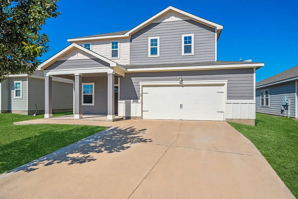 3 bed, 2.5 bath, 2041 sqft, $1,895 — Photo 1