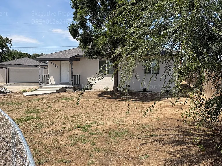 1928 Doolittle Ave — Photo 2