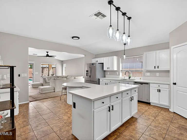 1342 E Judi Dr — Photo 4
