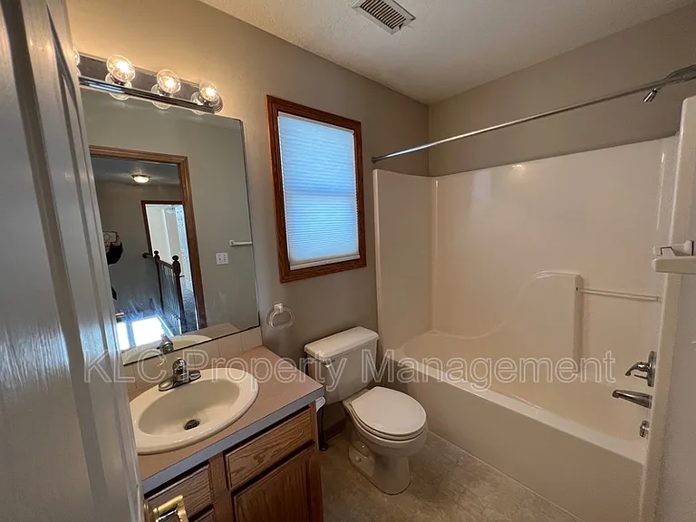 15177 Hawthorn Dr — Photo 16