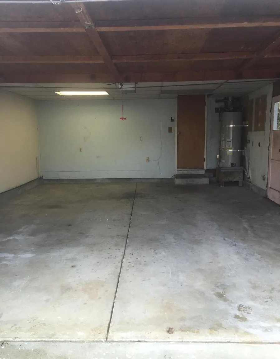 3 bed, 1296 sqft, $6,100 — Photo 2