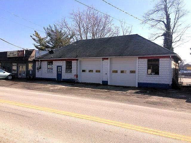 1st image of 105 Muntz St