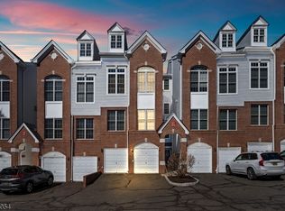 9 Goffle Brook Ct, Hawthorne, NJ