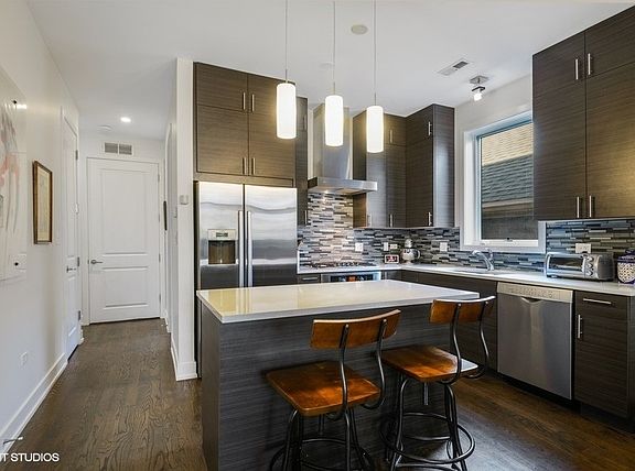 2nd image of 948 N Honore St #2
