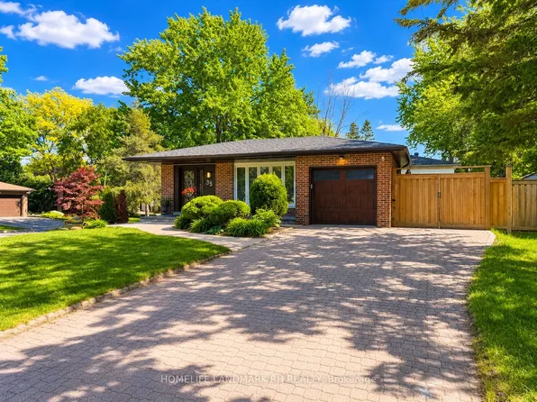 35 Royal Orchard Blvd, Markham, ON L3T 3C4