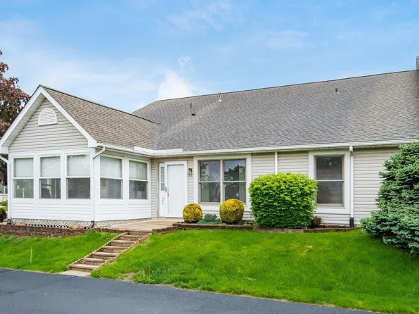 977 Hopewell Heights Dr, Heath, OH 43056