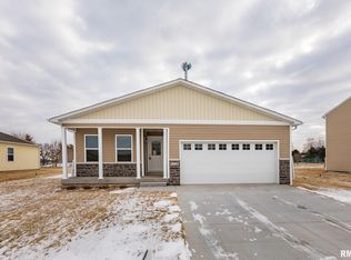 1725 Westport Dr, Davenport, IA 52804