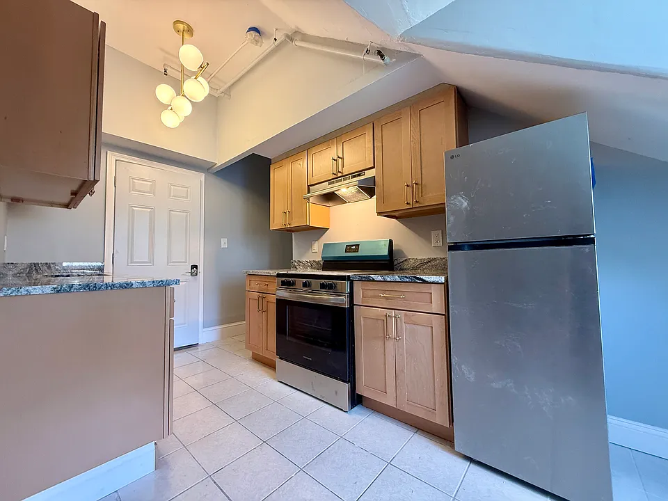 112 Keene St #5