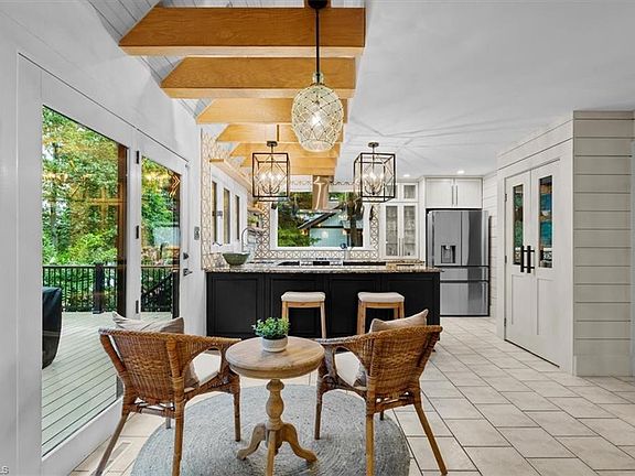 5th image of 3905 Oak Hollow Dr