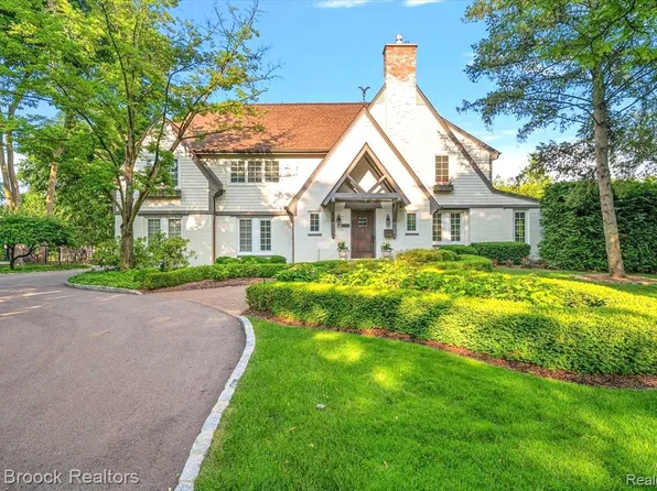 528 Covington Rd, Bloomfield Hills, MI 48301