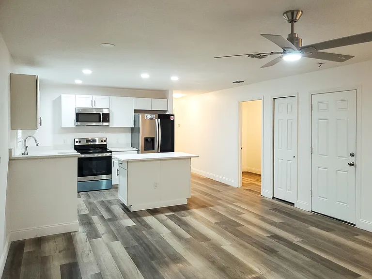 223 Monterey Blvd — Photo 5