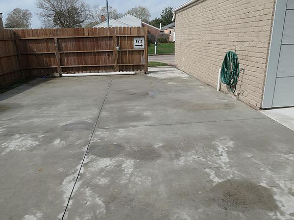 5th image of 4310 Hickory Grove Dr