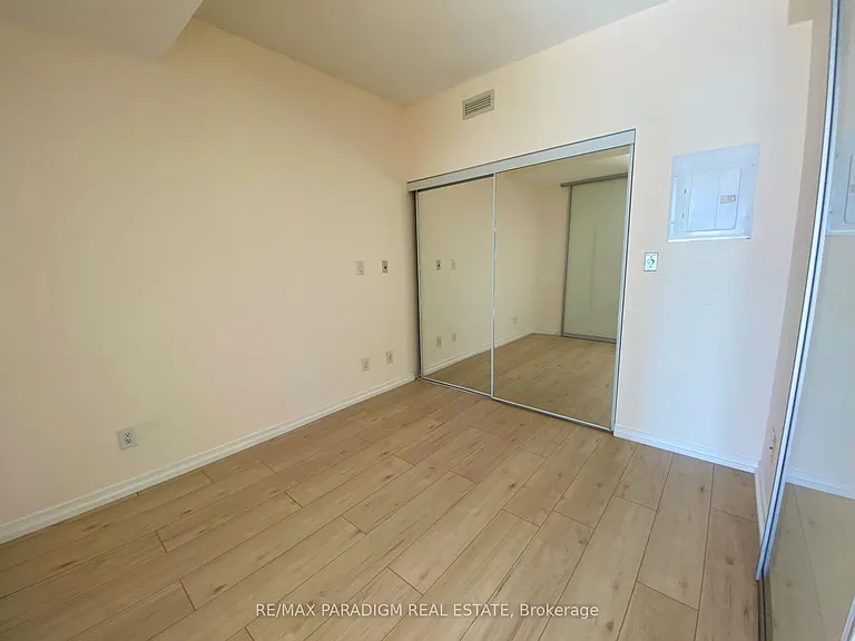 65 Bremner Blvd #3204 — Photo 8