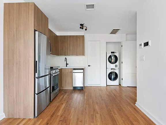 3rd image of 1086 Fulton St #3L