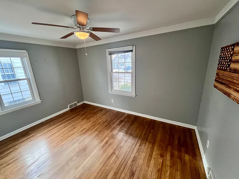 1876 Hyland St — Photo 10