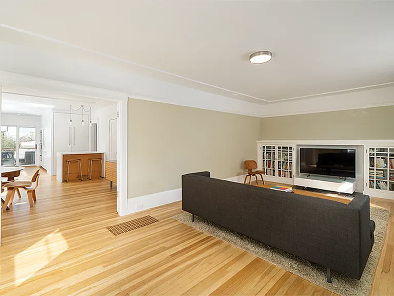 920 Ramona Ave — Photo 4