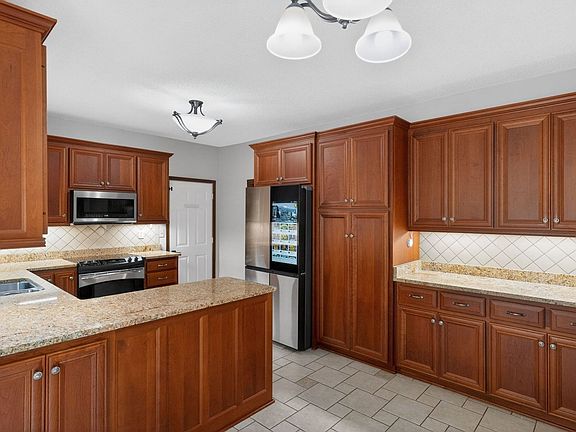 5th image of 14098 Stonefield Trl SE