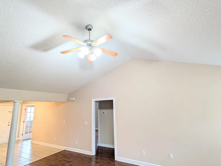 102 W Kilburn Cir — Photo 8