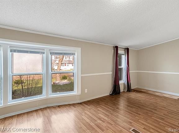 5th image of 3014 Woodlawn St
