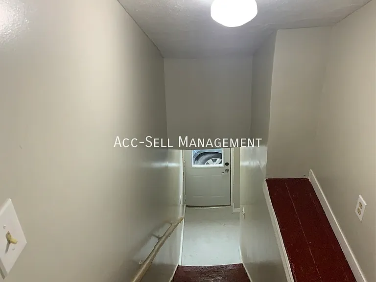 104 Diamond Ave SE #2 — Photo 6