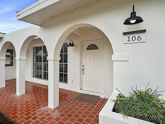 4th image of 106 NW Airoso Boulevard