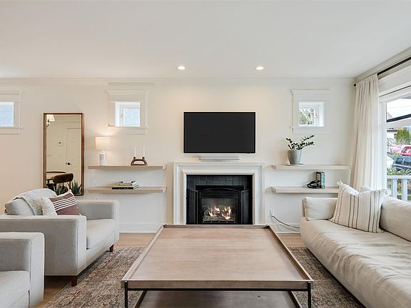 4th image of 1317 Balmoral Rd