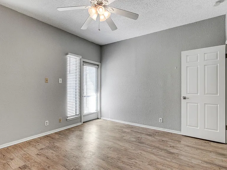 807 W 25th St #210 — Photo 14