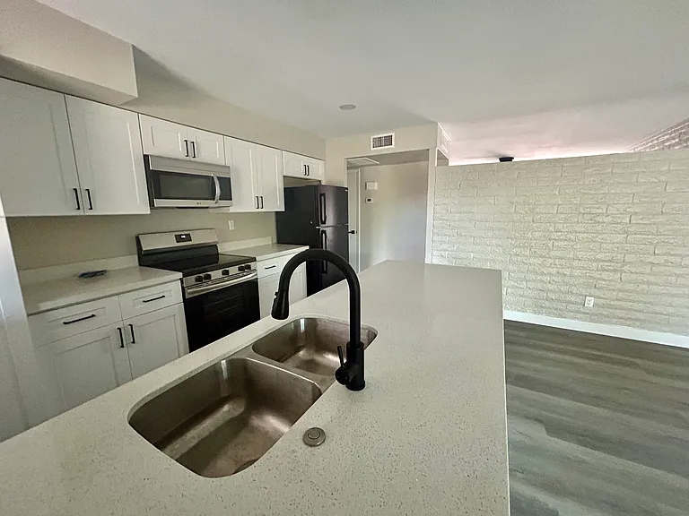 1929 E Alameda Dr — Photo 5