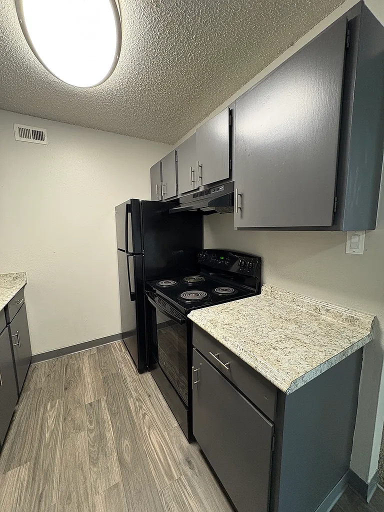 2 bed, 820 sqft, $1,395 — Photo 2