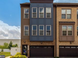 45369 Daveno Sq, Sterling, VA 20164