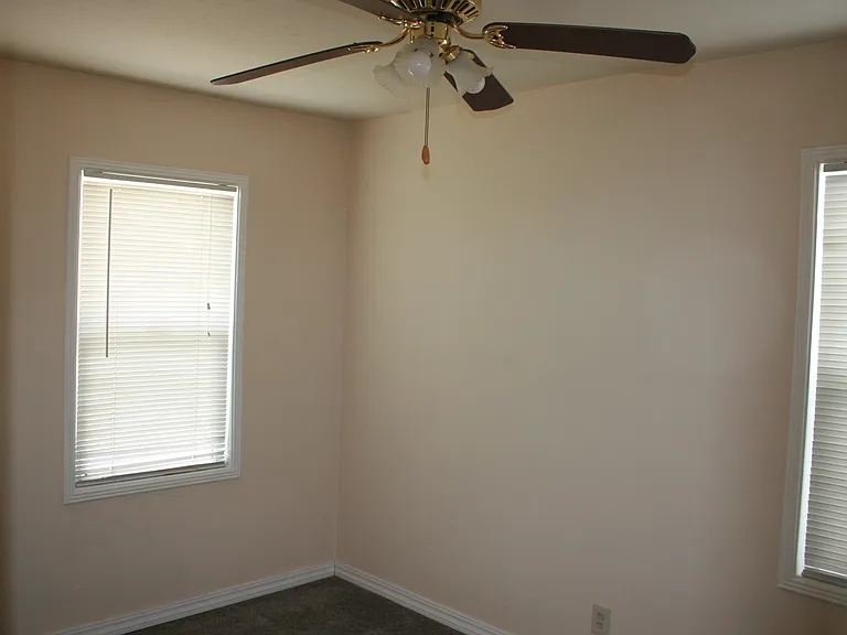 1460 Oxford Way — Photo 49