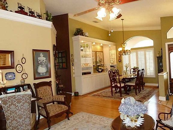 5th image of 638 Centerwood Dr