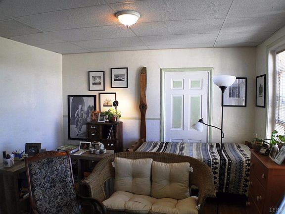 3rd image of 218 Warwick Ln