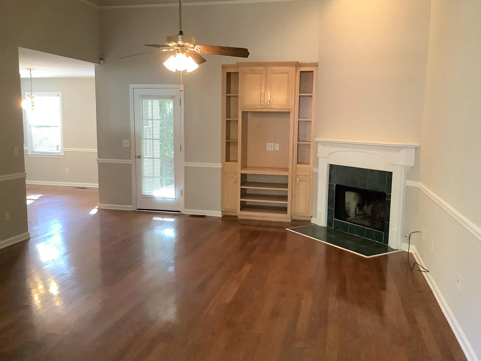 4 bed, 2.5 bath, 1714 sqft, $2,000 — Photo 3