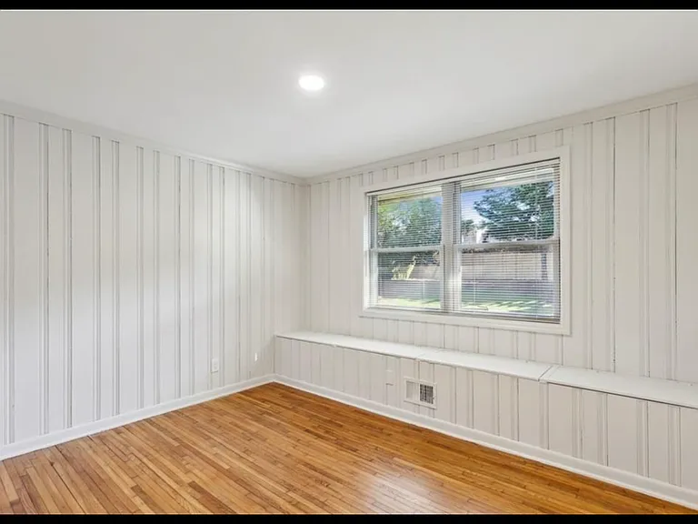 2474 Warwick Cir NE — Photo 15