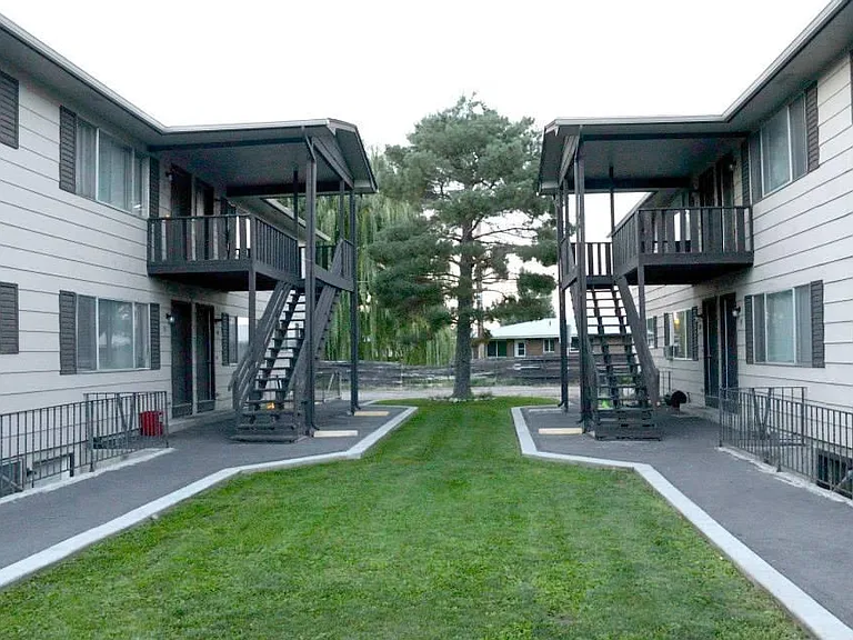 Benton St. Apartments — Photo 1