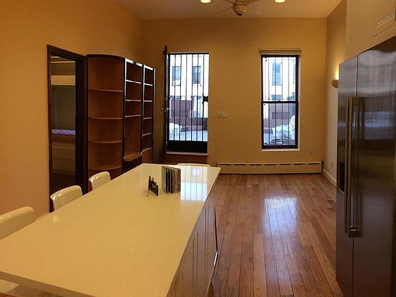 2nd image of 839 Carroll St APT 3