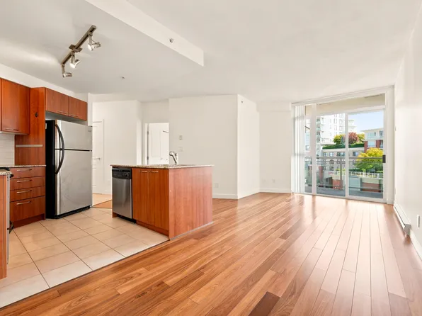 4028 Knight St #516, Vancouver, BC V5N 5Y8