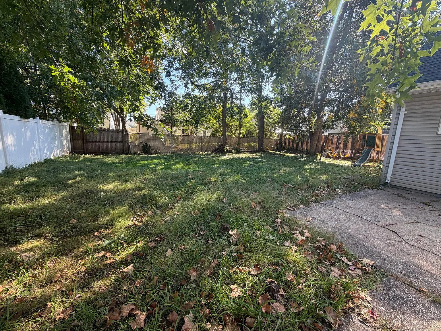 5 bed, 5998 sqft, $3,850 — Photo 2