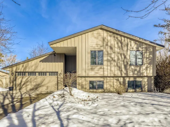 10391 Greyfield Ct, Eden Prairie, MN 55347