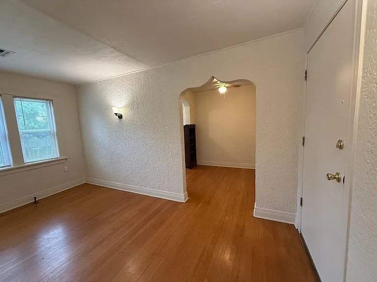 1718 N Indiana Ave #8 — Photo 3