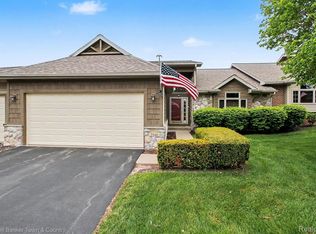 2246 Willow Tree Dr, Brighton, MI 48116