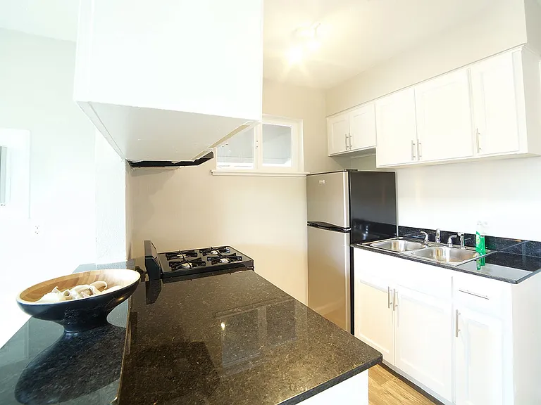 East Azul Apartments — Photo 11
