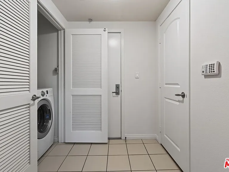 360 Avenue 26 #107 — Photo 6
