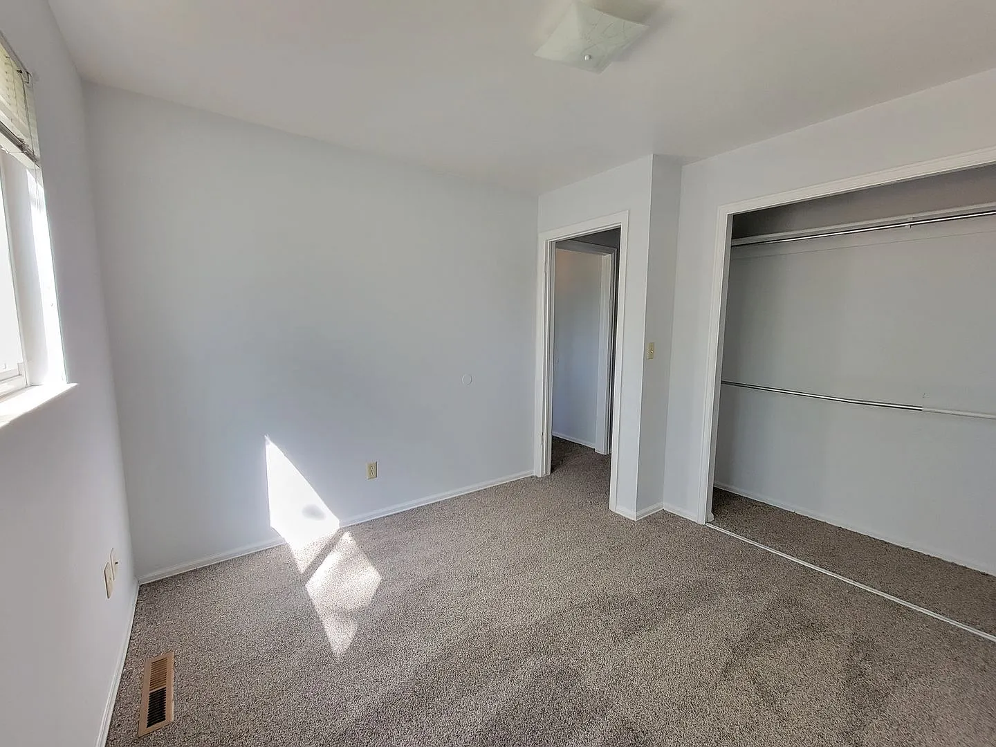 4075 Harbor Place — Photo 4