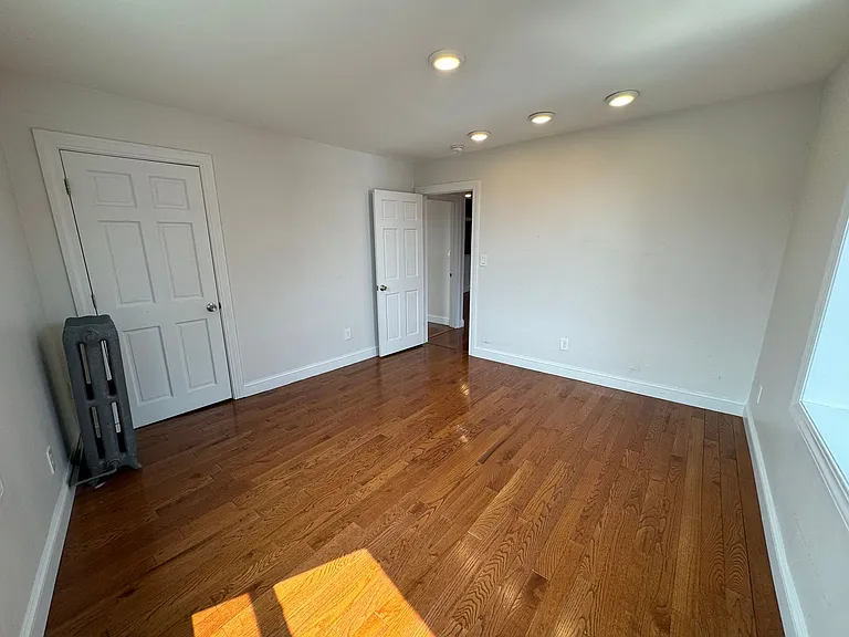 212 Maverick St #6L — Photo 6