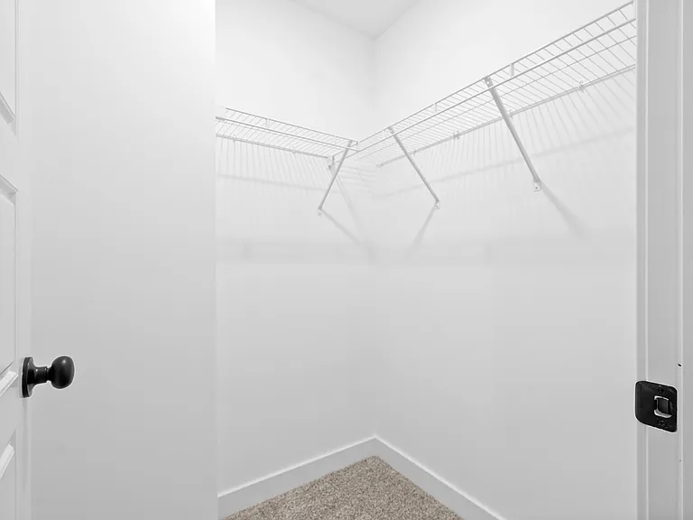 914 Power St — Photo 16