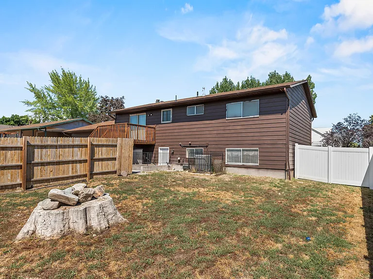 609 N 1050 W — Photo 11